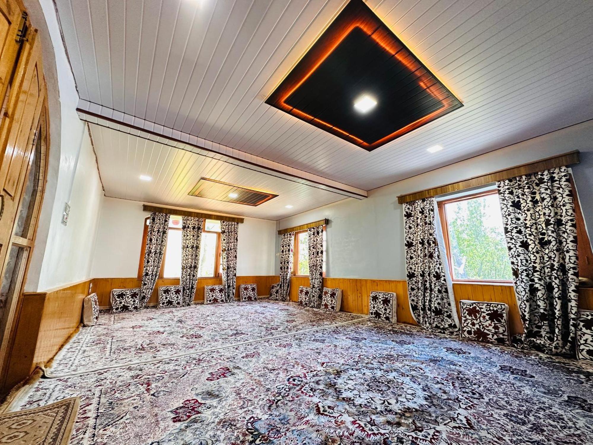 Sheen Homestay 古尔马尔格 外观 照片